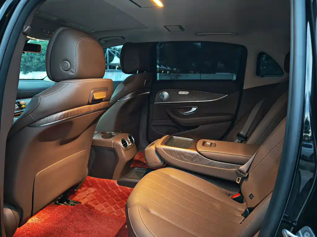 Mercedes-Benz E-Class — миниатюра 6