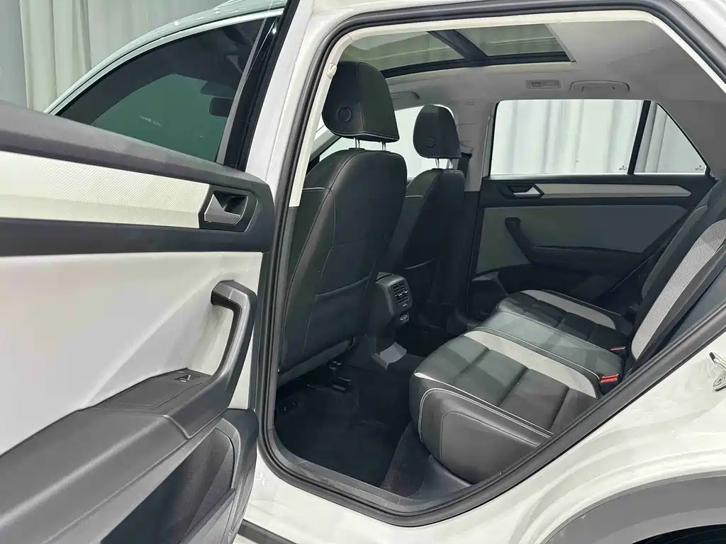 Volkswagen T-Roc — миниатюра 15
