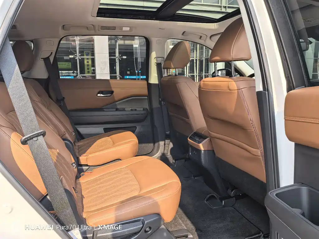 NISSAN EXPLORING THE LAND