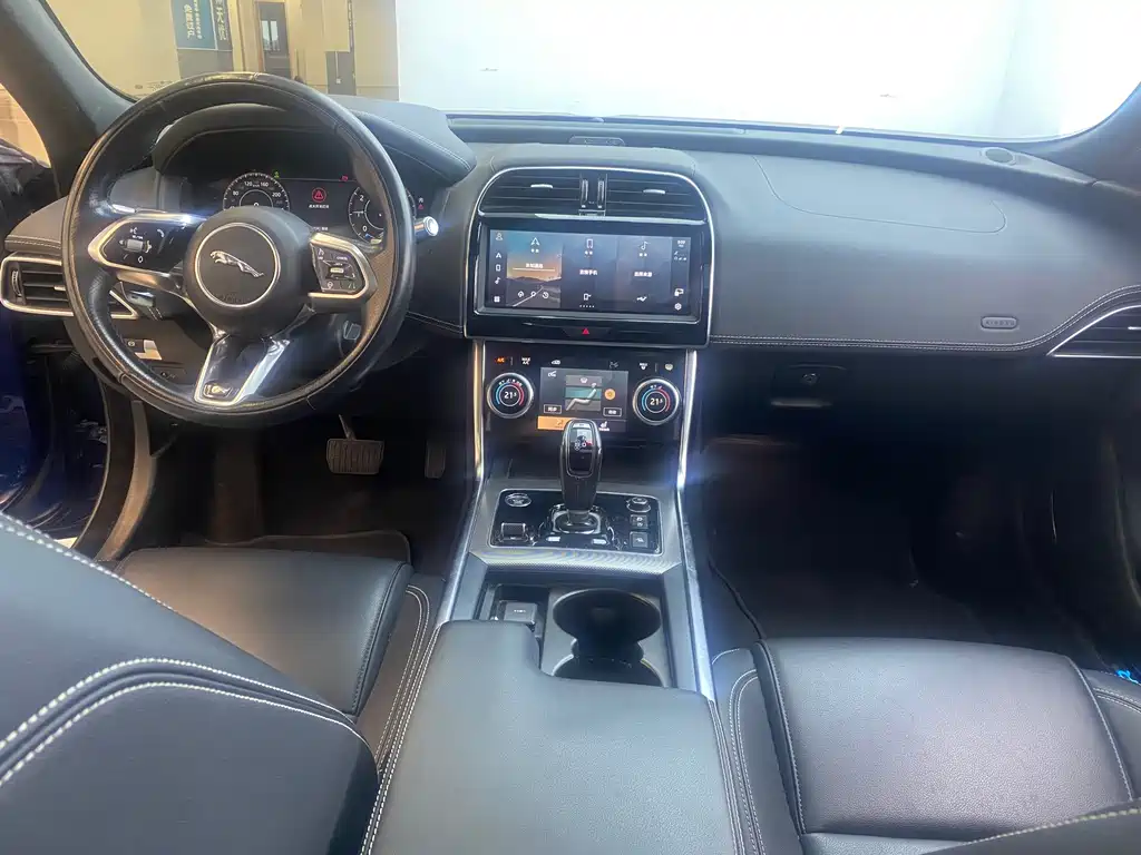 Jaguar XEL — миниатюра 8