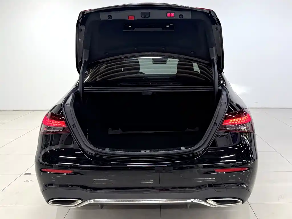 Mercedes-Benz E-Class — миниатюра 5