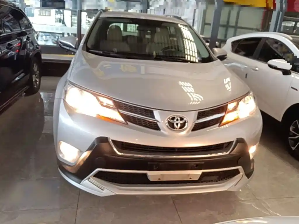 Toyota RAV4 — миниатюра 3