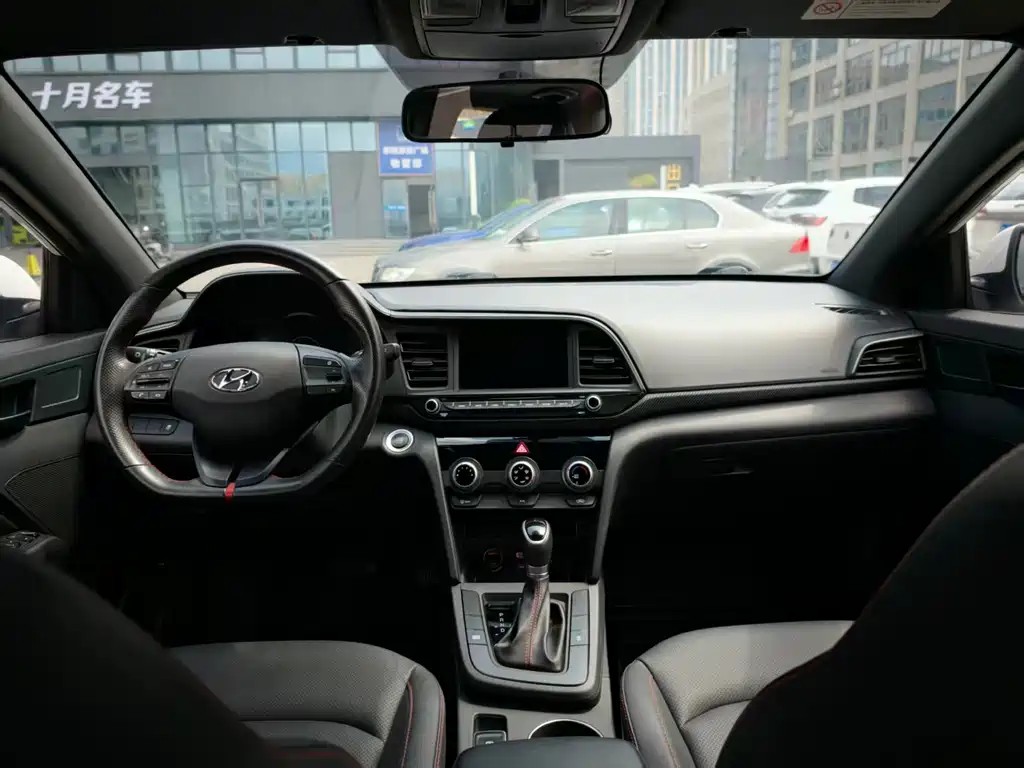Hyundai Elantra — миниатюра 5