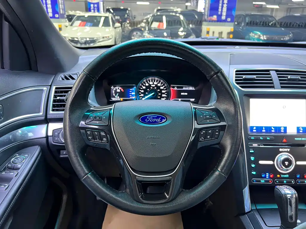Ford Explorer (Import) — миниатюра 5