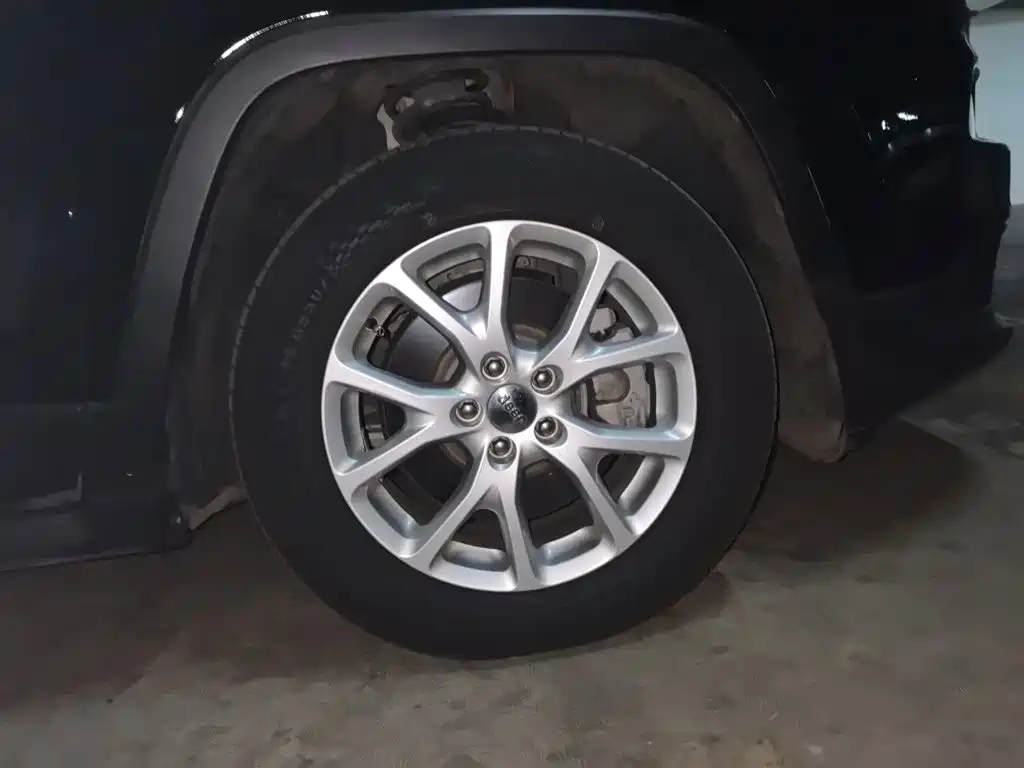 Jeep Cherokee — миниатюра 25
