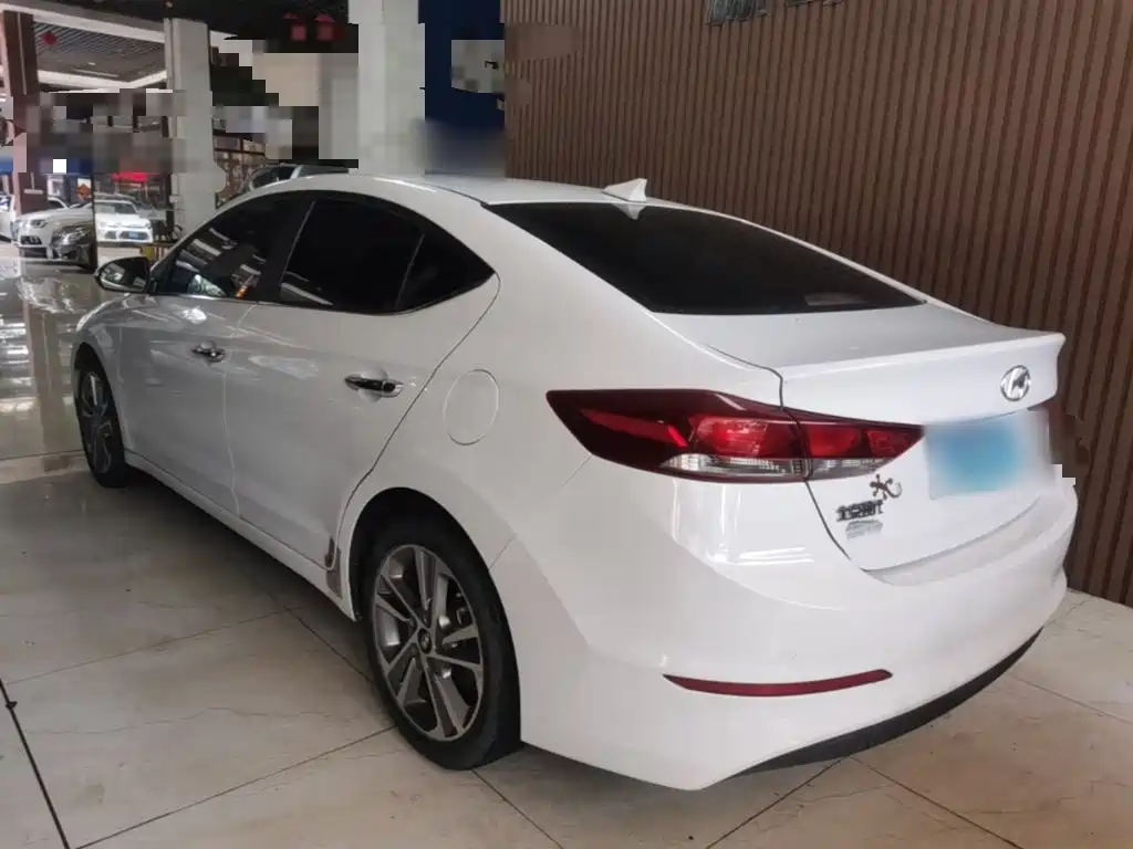 Hyundai Elantra — миниатюра 5