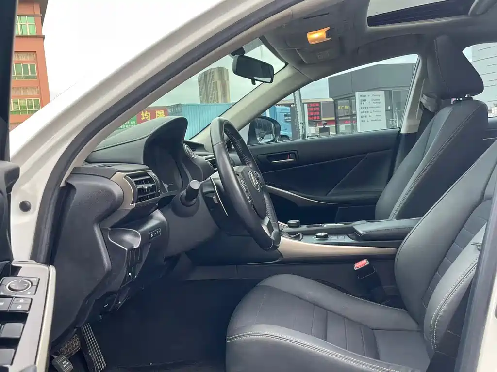 Lexus IS — миниатюра 4