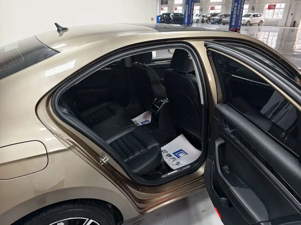 Skoda Superb — миниатюра 18