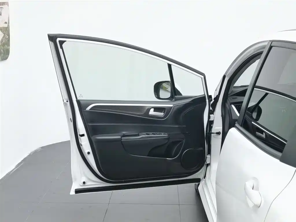 Honda Jade 2014 1.8L AT Comfort Elite 5 мест