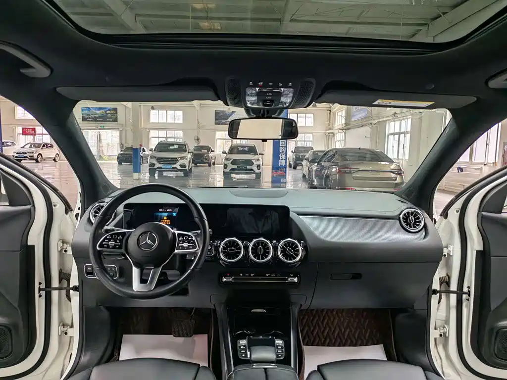Mercedes-Benz GLA — миниатюра 10