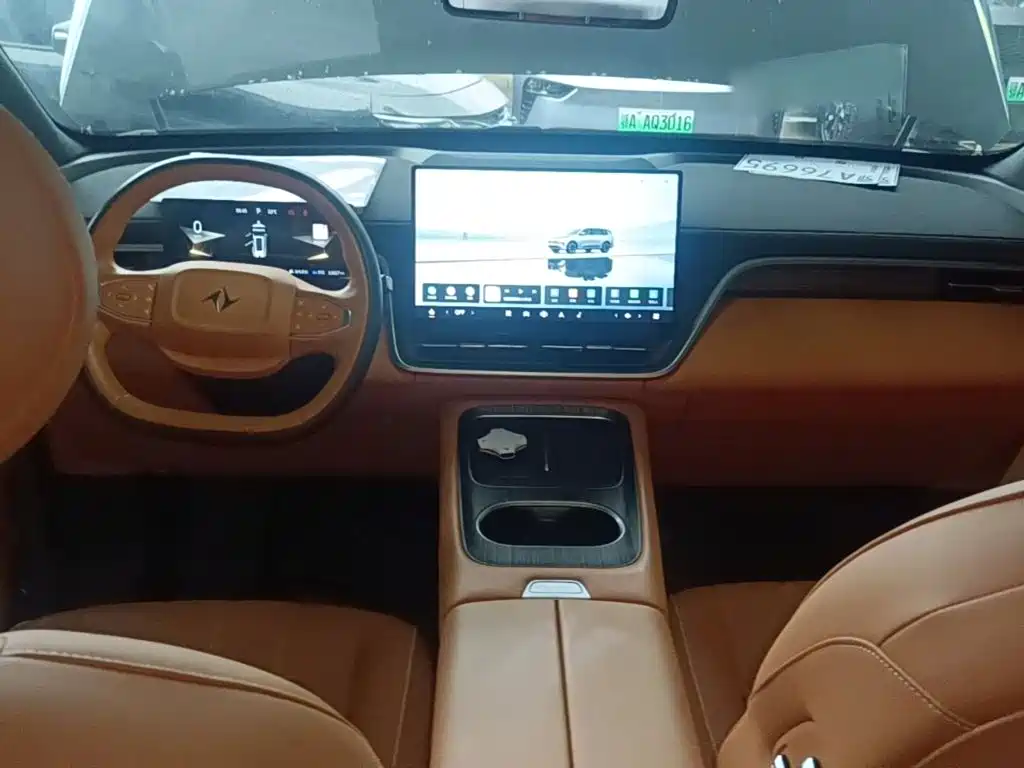 Dongfeng eπ008 2025 210Ultra 5 мест