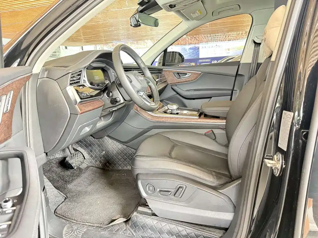 Audi Q7 2023 45 TFSI quattro S line Sport