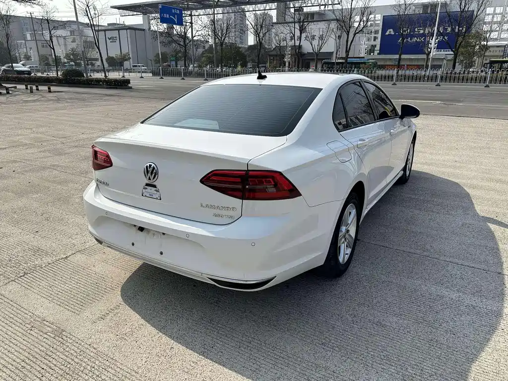 Volkswagen Lamando 2021 230TSI DSG