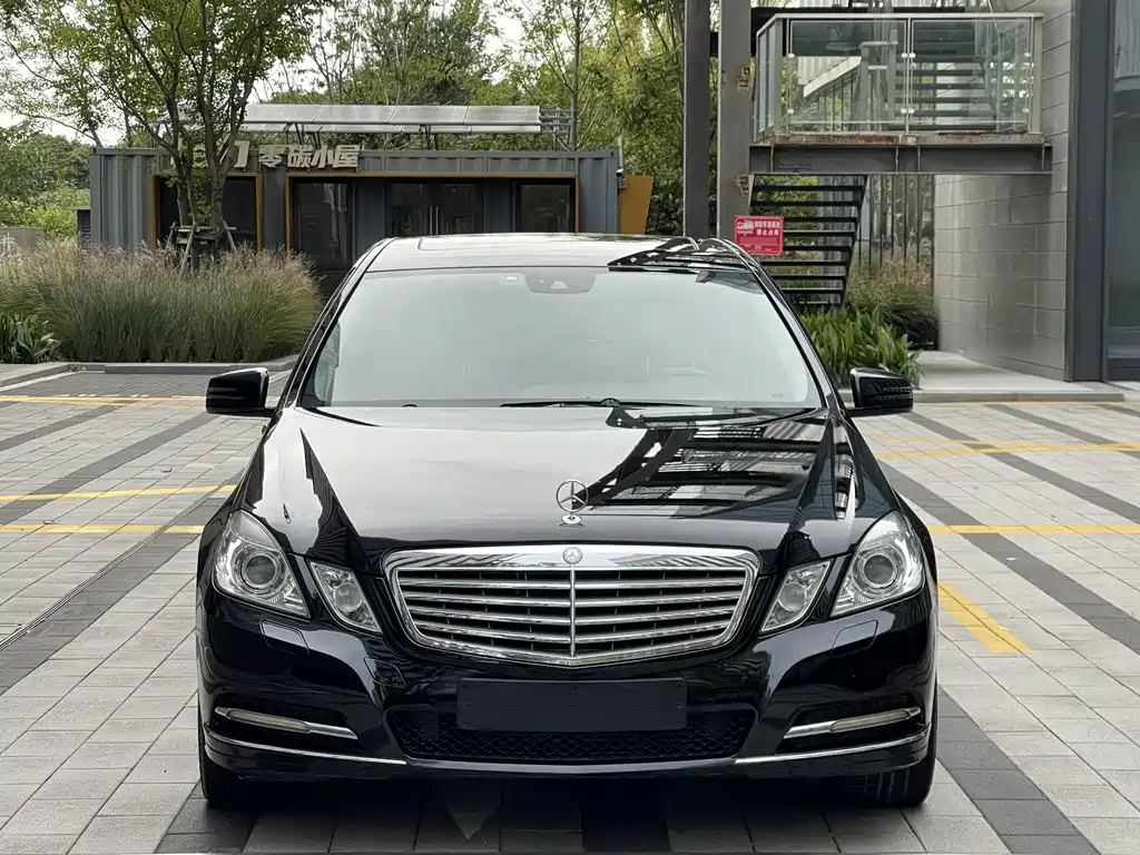 Mercedes-Benz E-Class — миниатюра 2