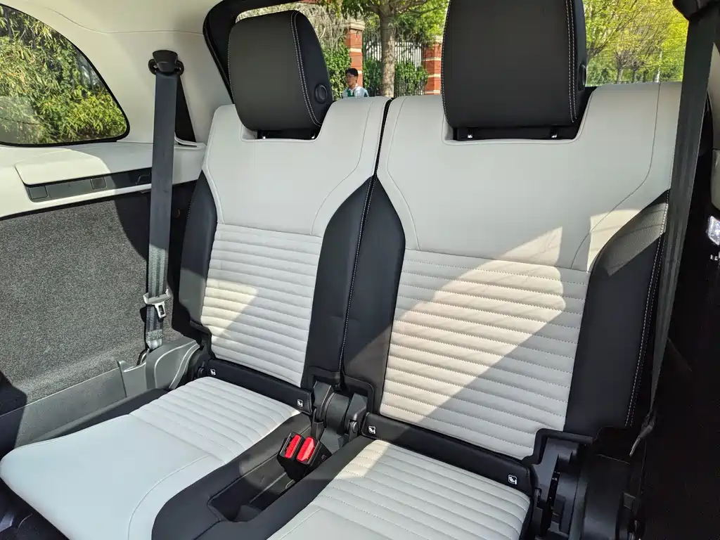 Land Rover Discovery — миниатюра 34