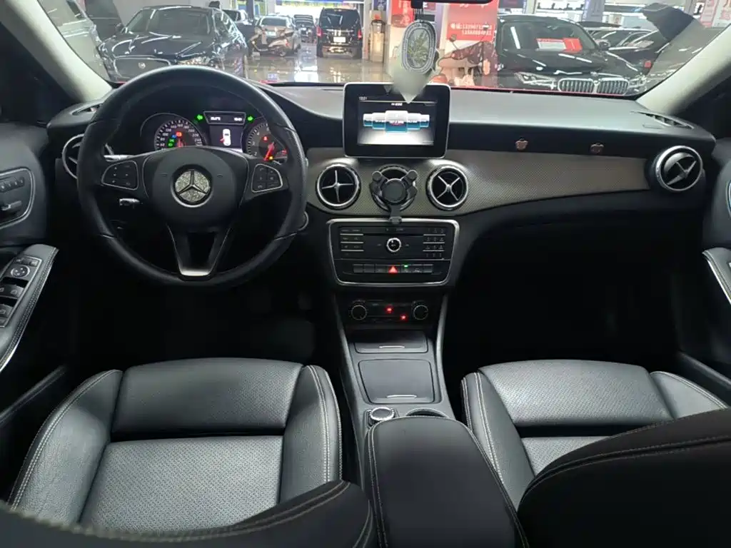 Mercedes-Benz GLA — миниатюра 10