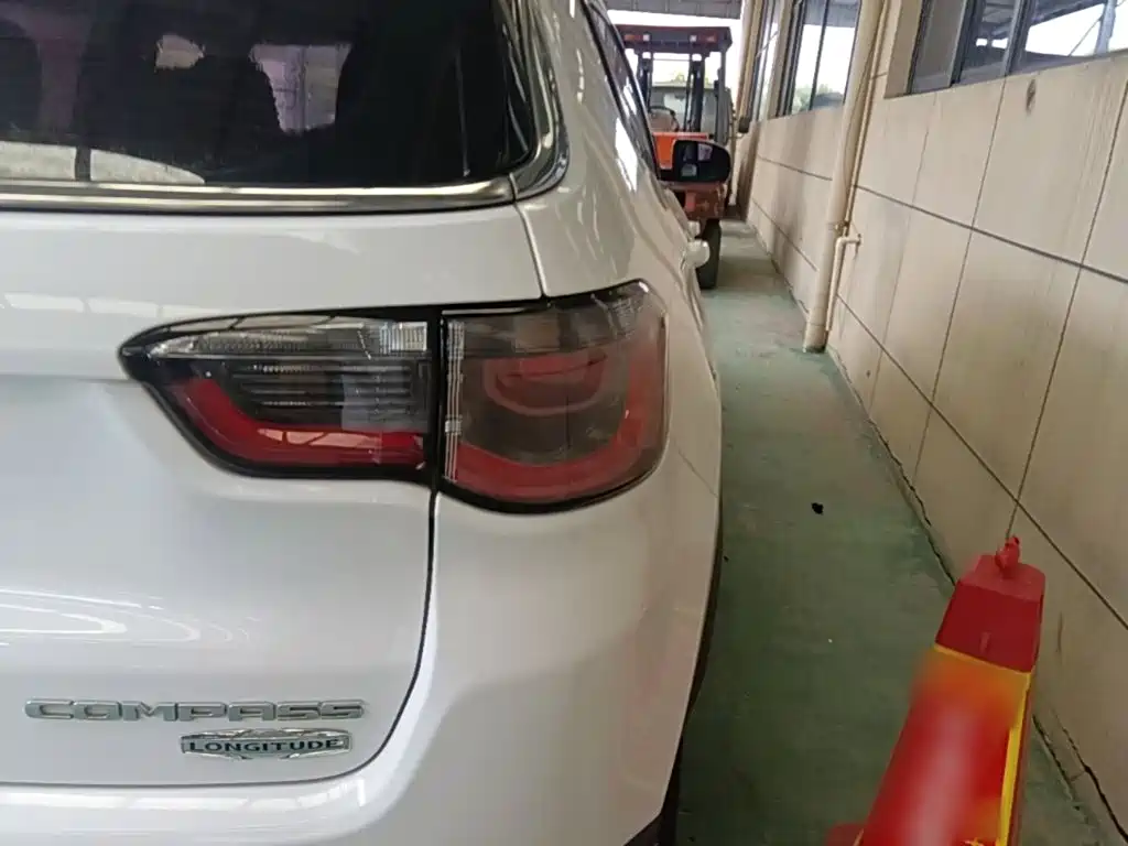Jeep Compass — миниатюра 8
