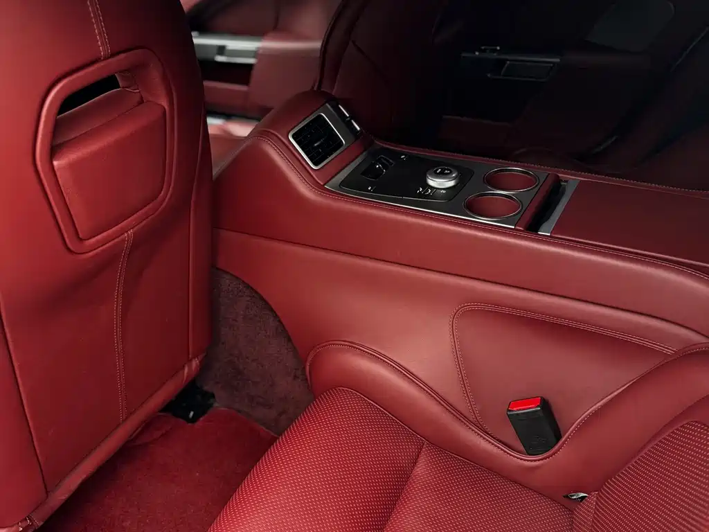 Aston Martin Rapide — миниатюра 16