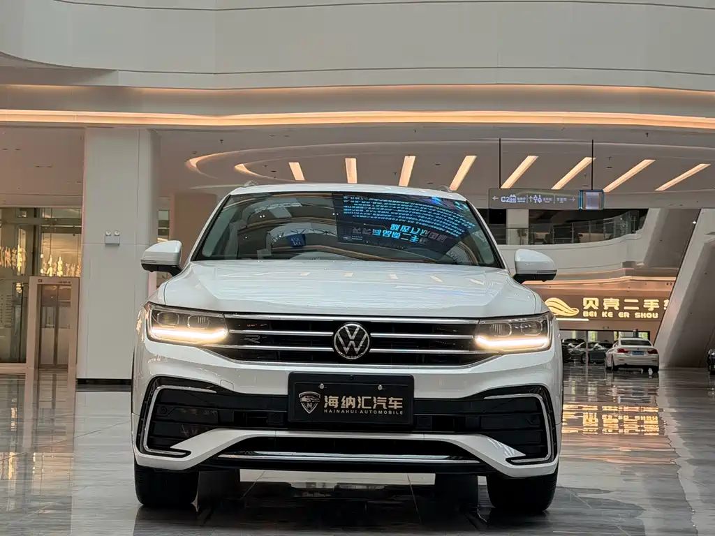 Volkswagen Tiguan L — миниатюра 2