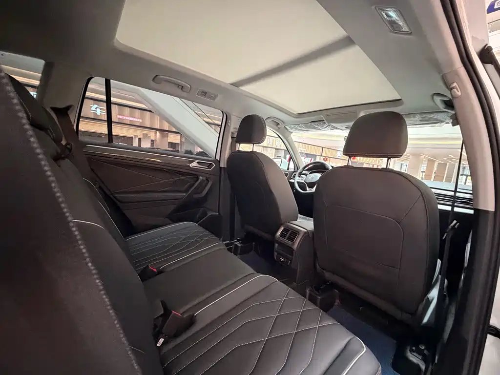 Volkswagen Tiguan L — миниатюра 11