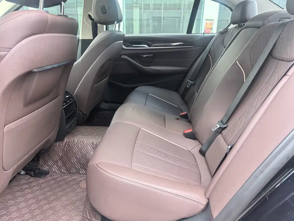 BMW 5 Series — миниатюра 14