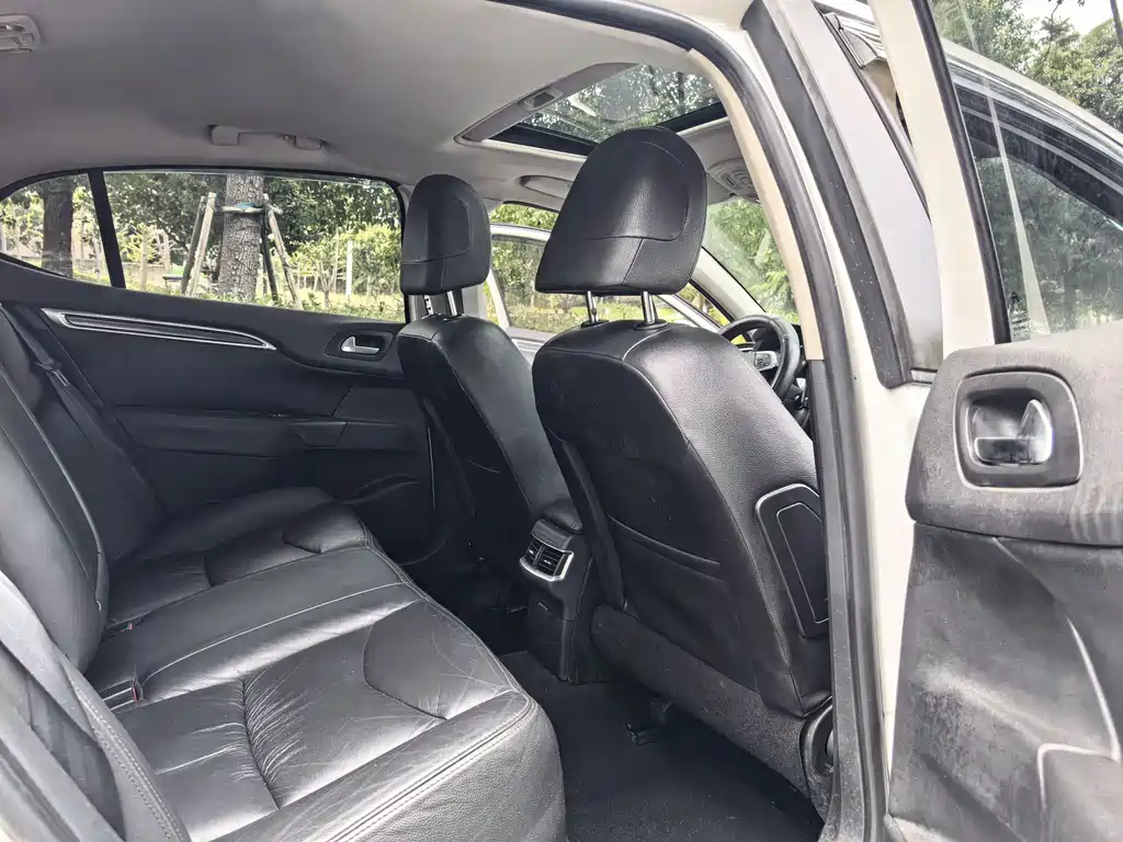 Citroen C4L — миниатюра 10