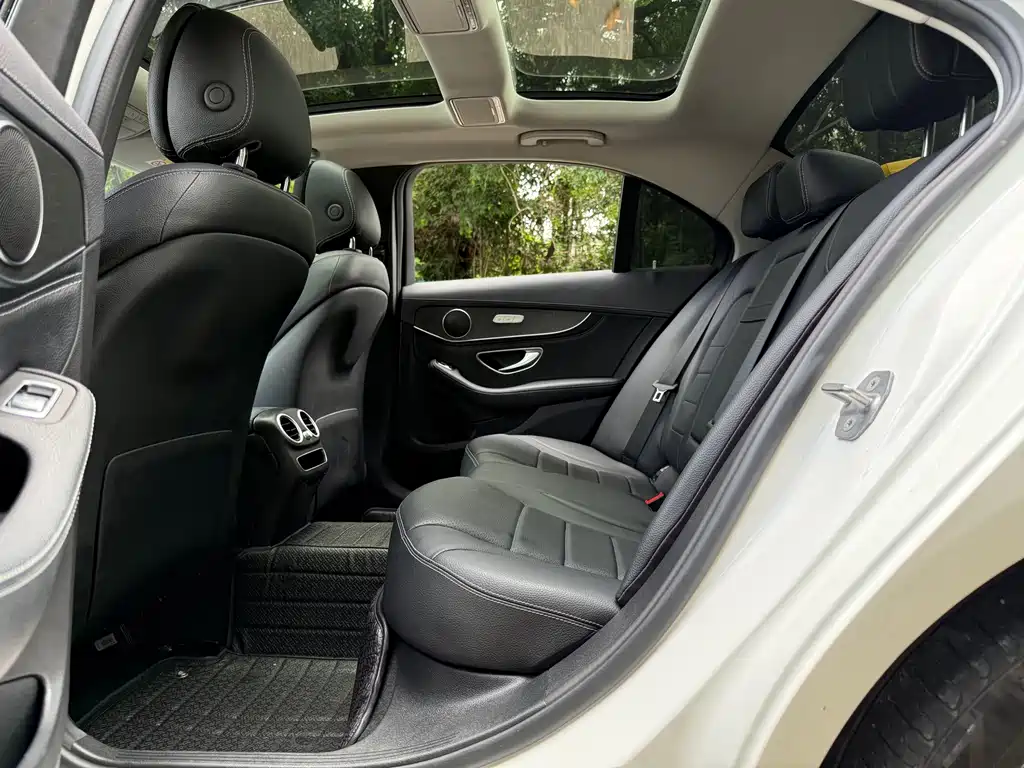 Mercedes-Benz C-Class — миниатюра 14