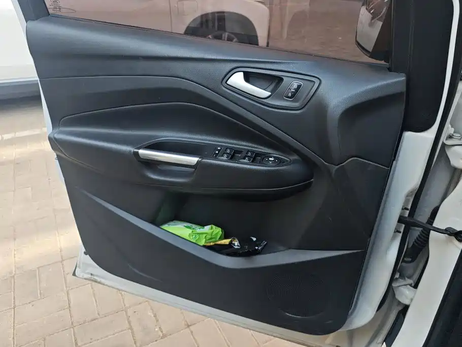 Ford Kuga — миниатюра 7