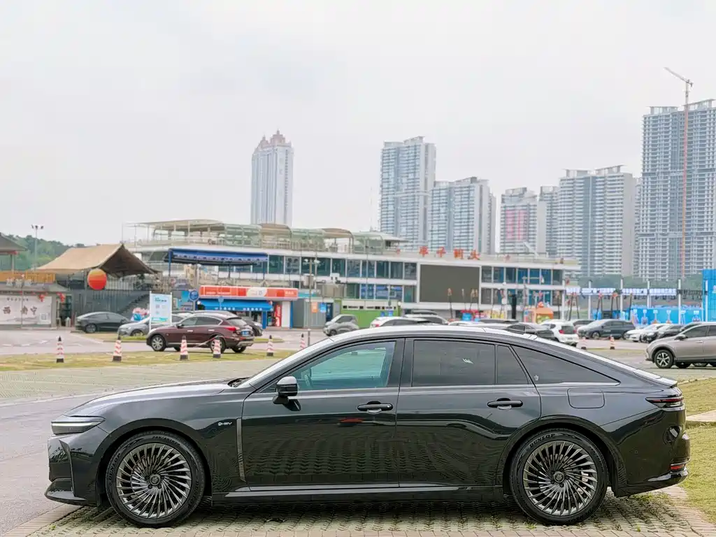 Toyota Crown (Import) — миниатюра 7