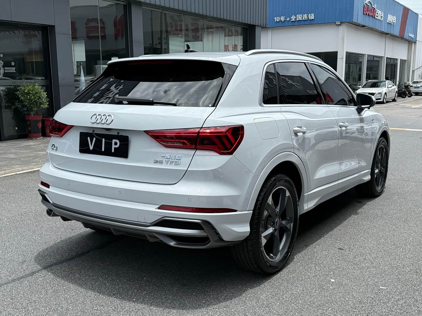 Audi Q3 1.4 л 2022 г. Белый, пробег 10000 км