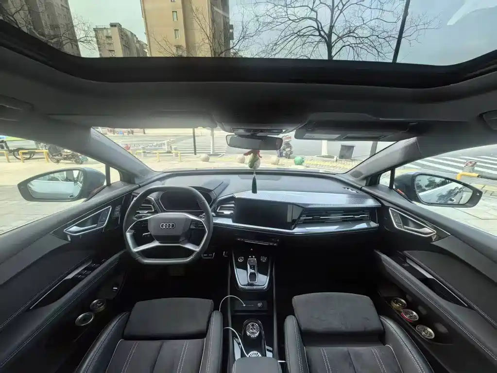 Audi Q4 e-tron — миниатюра 7