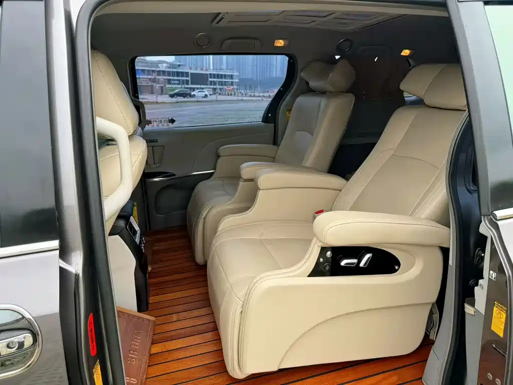 Toyota Sienna — миниатюра 12