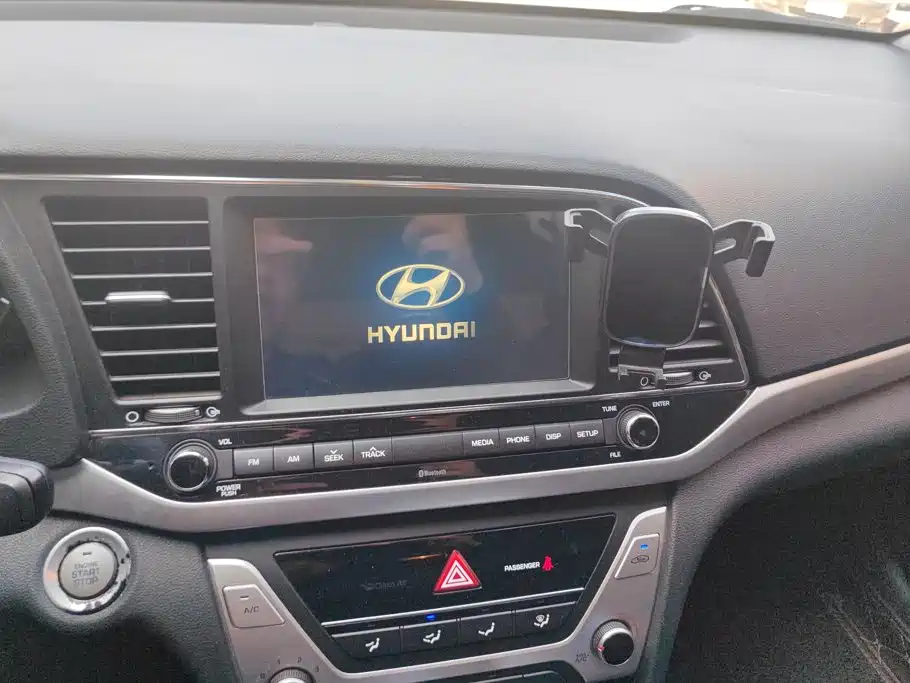 Hyundai Elantra — миниатюра 13
