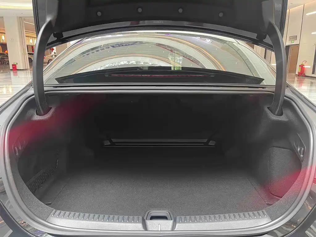 Mercedes-Benz E-Class — миниатюра 15