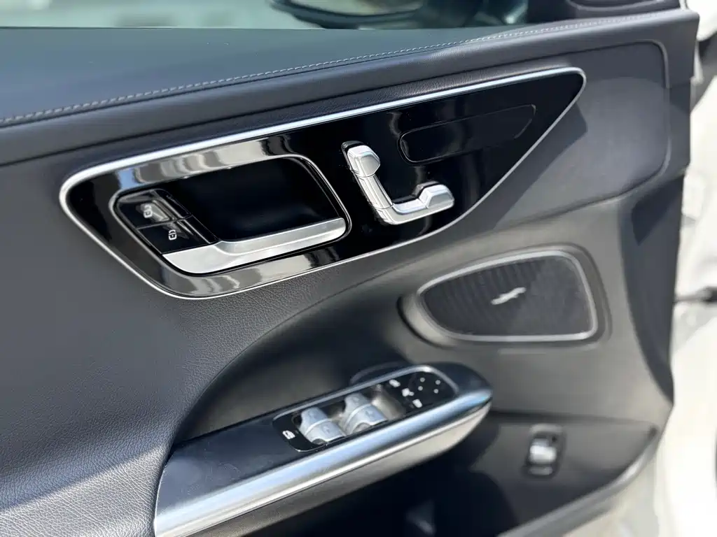 Mercedes-Benz C-Class — миниатюра 14