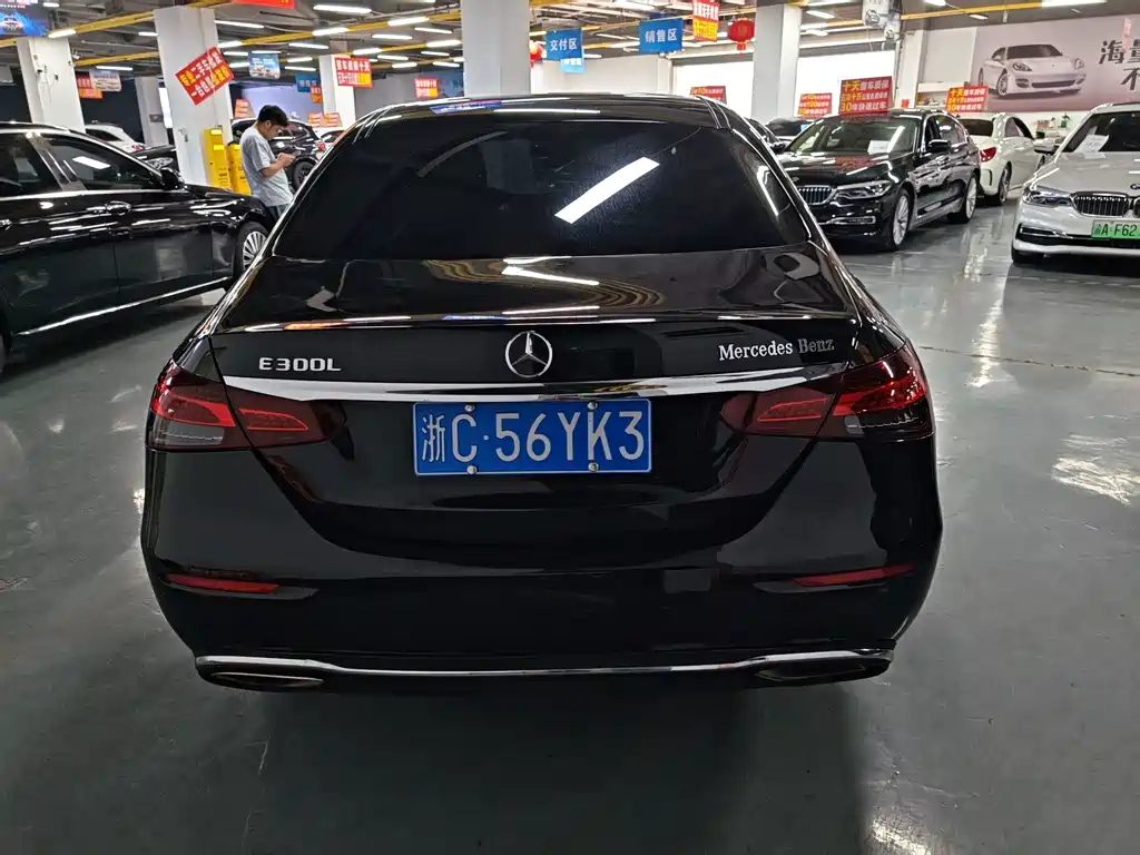 Mercedes-Benz E-Class — миниатюра 9