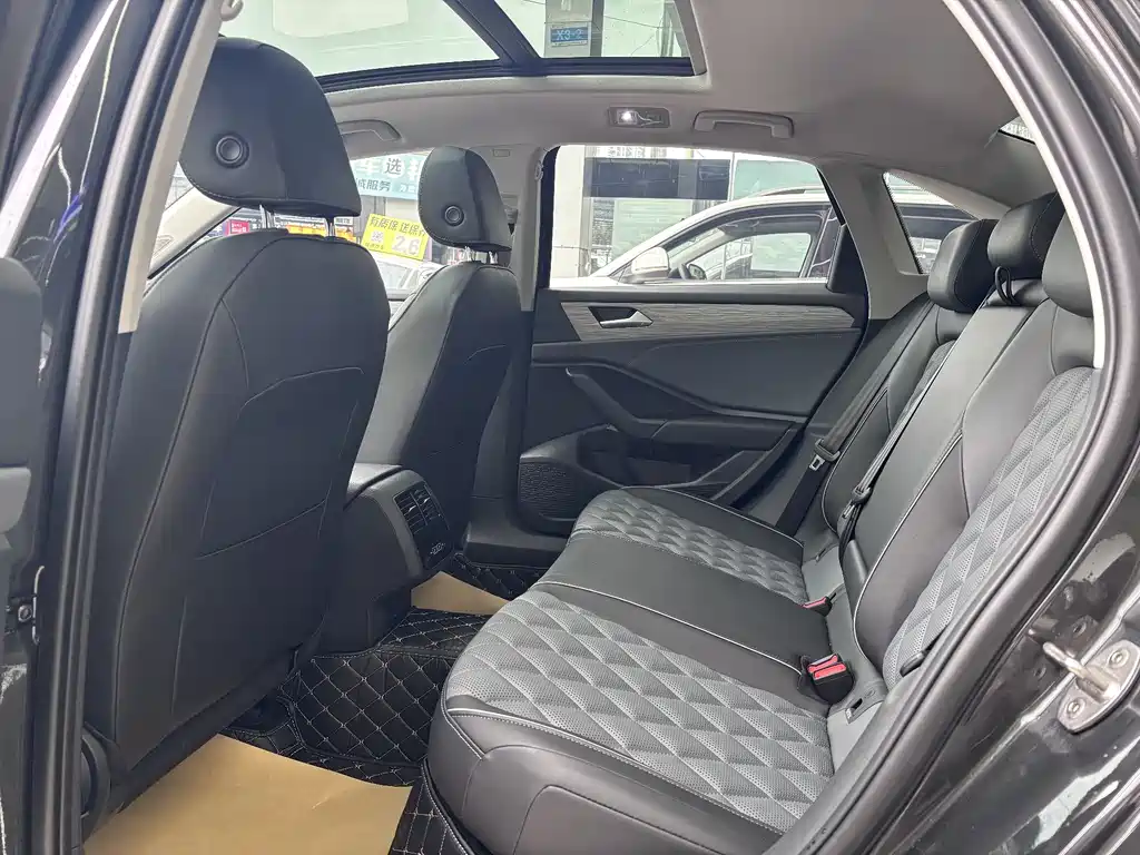 Volkswagen Sagitar 2025 300TSI DSG