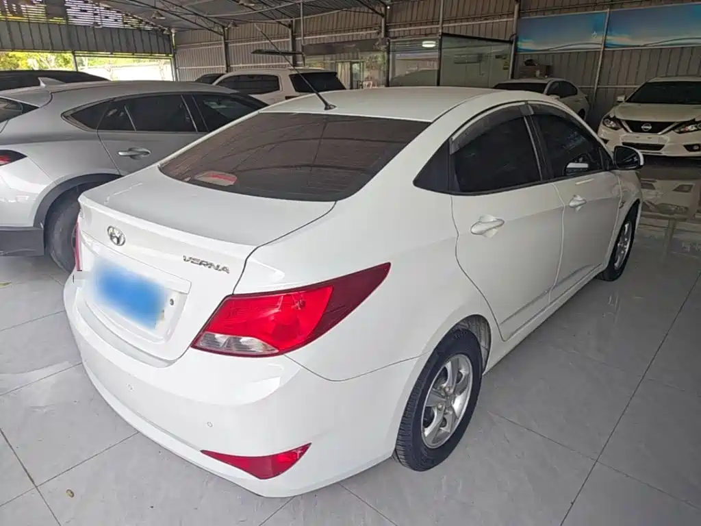 Hyundai Verna — миниатюра 7