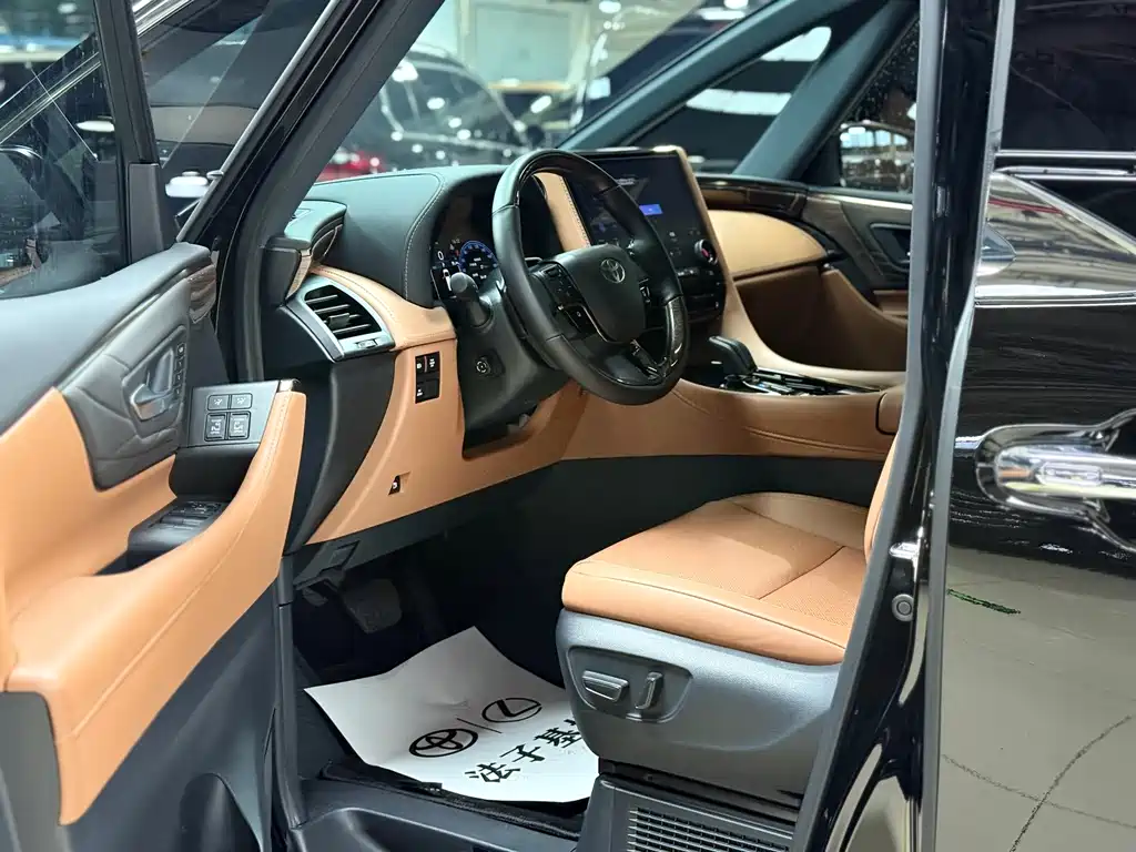 Toyota Alphard — миниатюра 6
