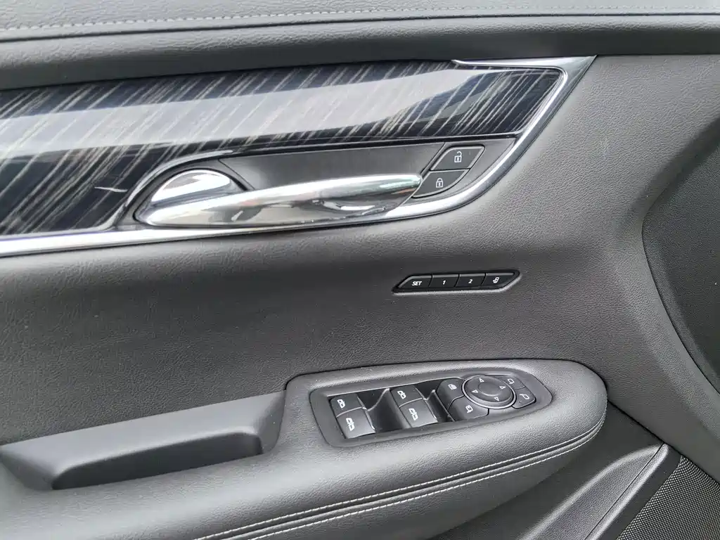 Cadillac XT6 — миниатюра 7