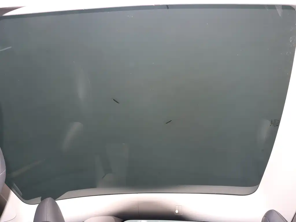 Tesla Model Y — миниатюра 13