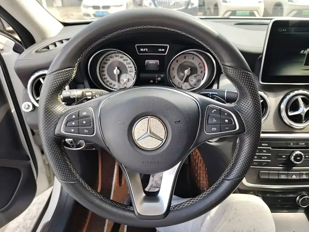 Mercedes-Benz GLA — миниатюра 11