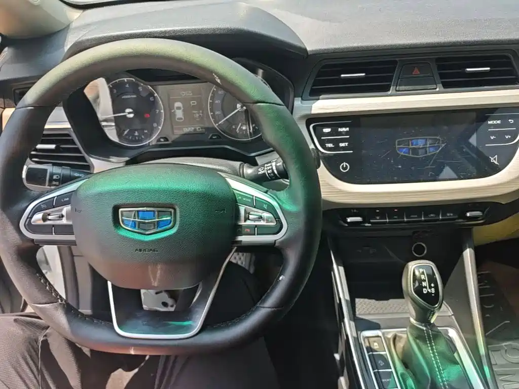 Geely Vision X3 — миниатюра 10