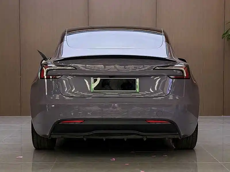 Tesla Model 3 — миниатюра 5
