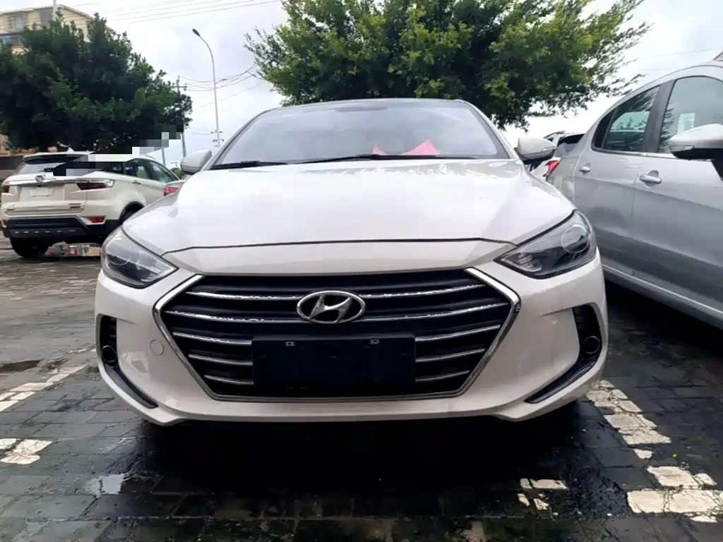Hyundai Elantra — миниатюра 3
