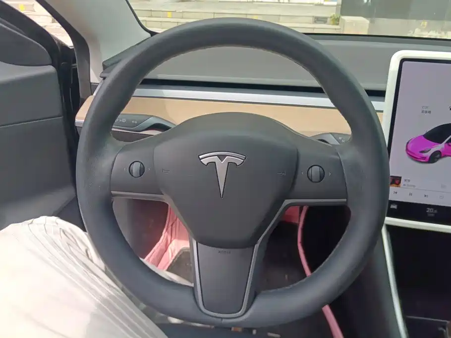 Tesla Model 3 — миниатюра 15