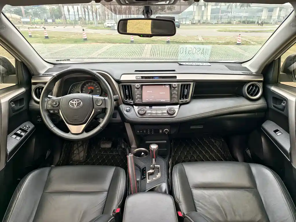 Toyota RAV4 — миниатюра 9