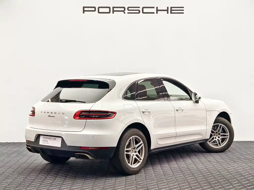 Porsche Macan — миниатюра 7