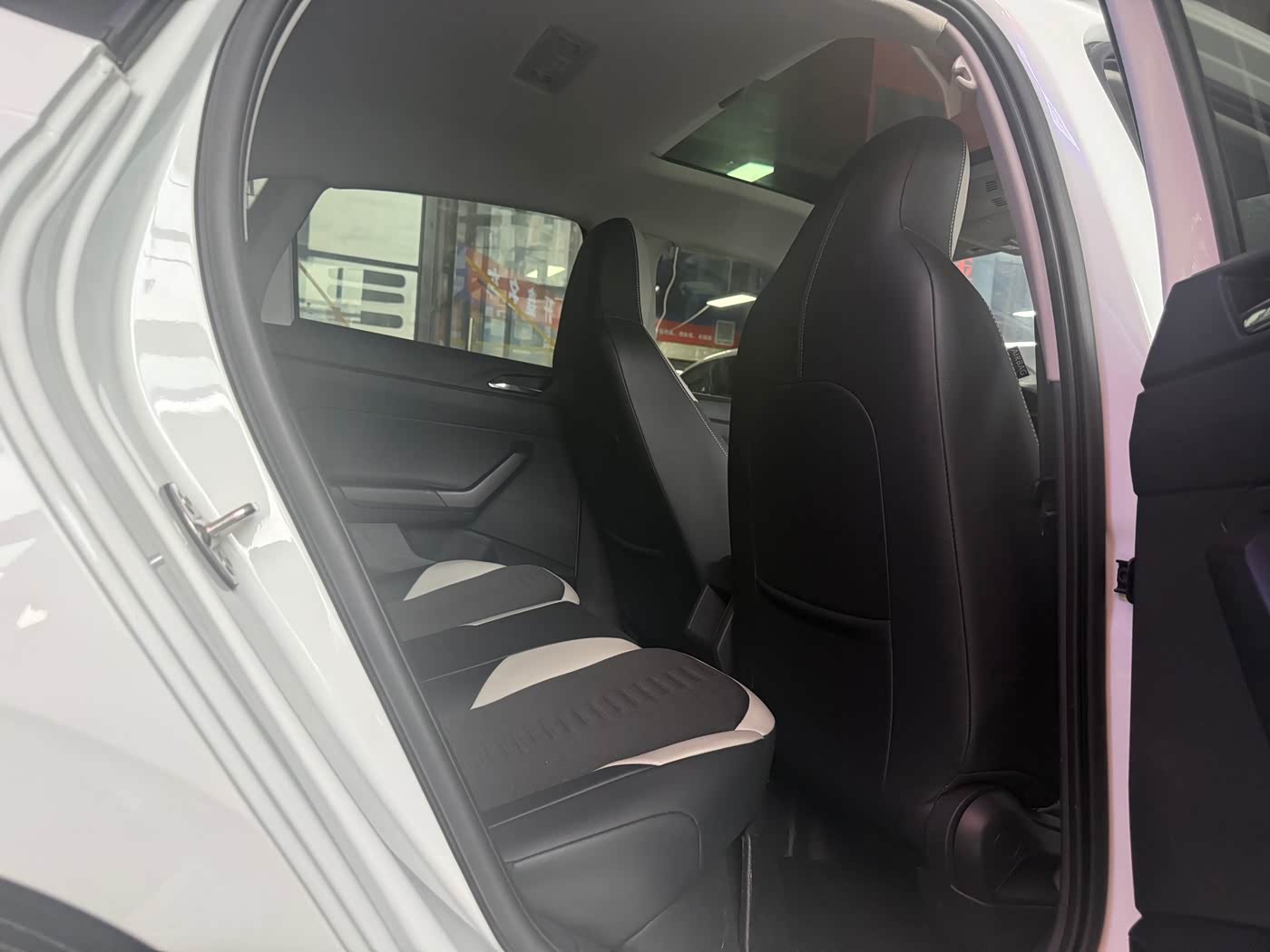 Volkswagen Polo 1.5 л 2023 г. Белый, пробег 23000 км