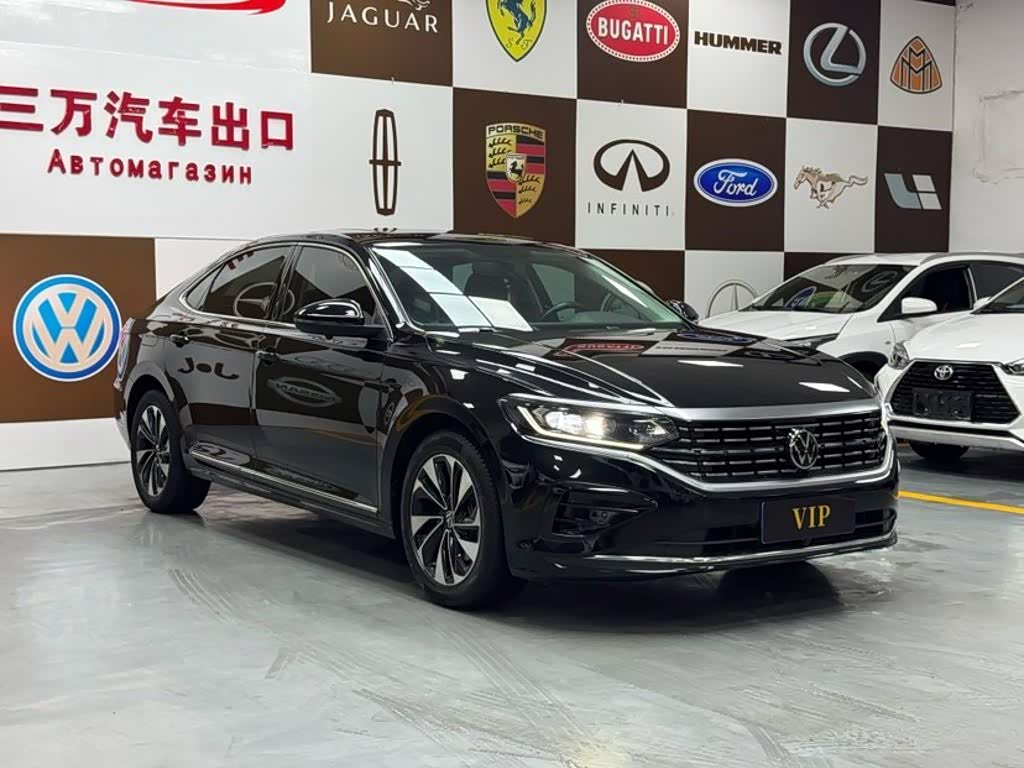 Volkswagen Passat 1.4 л 2023 г. Чёрный, пробег 28000 км